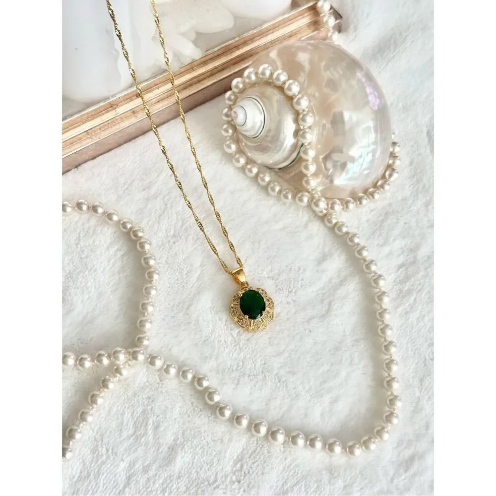 Emerald green oval cubic zirconia pendant necklace - Picture 2 of 4